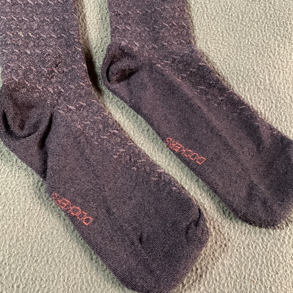 Lot of 5 Men’s dress socks. 2 brown 1 black Dockers, 1gray Gold Toe, 1 black - Picture 13 of 16